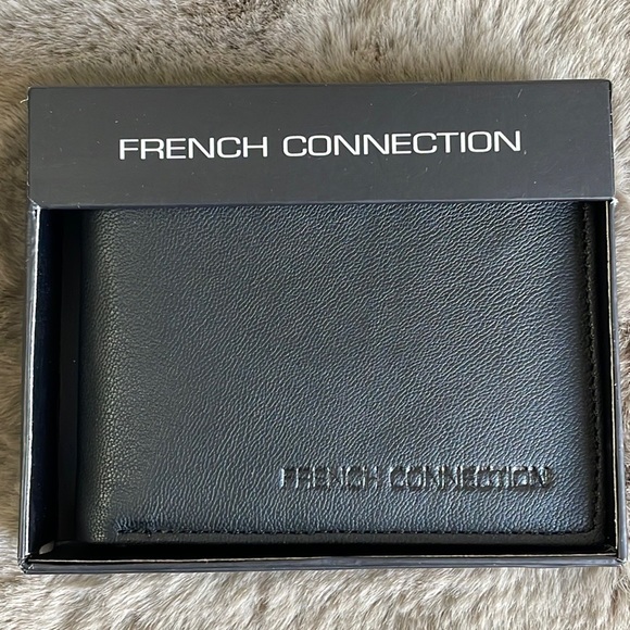 French Connection - Men's Black Leather Embossed Logo Card Wallet - Picture 2 of 4